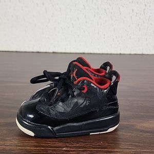 Kids 9 Jordan Dub Zero Mid Athletic Shoes Black Red Size 4.5 C